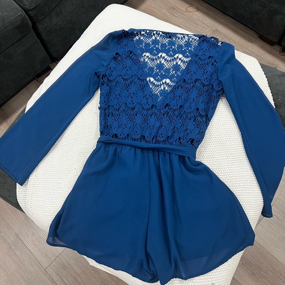 Double Zero Blue Bell Sleeve Romper - Picture 3 of 10